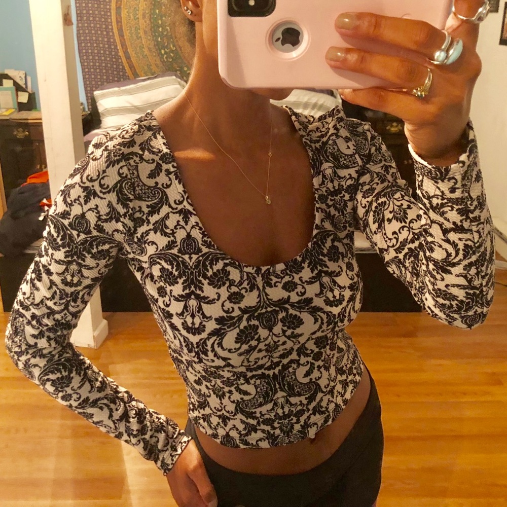 Victorian patterned crop top long sleeve